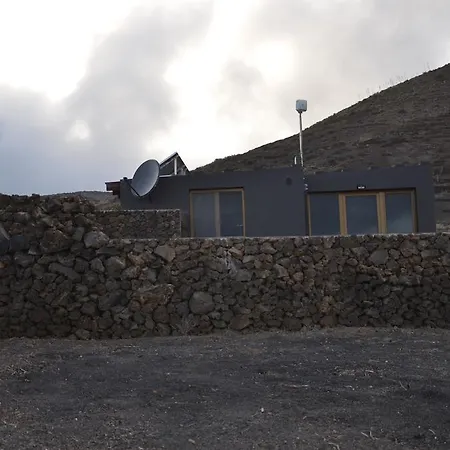 La Casita Del Volcan بيت للعطل