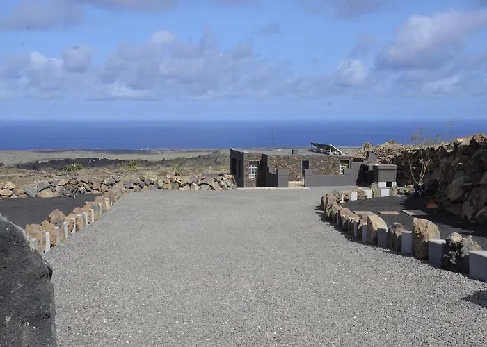 La Casita Del Volcan بيت للعطل يه